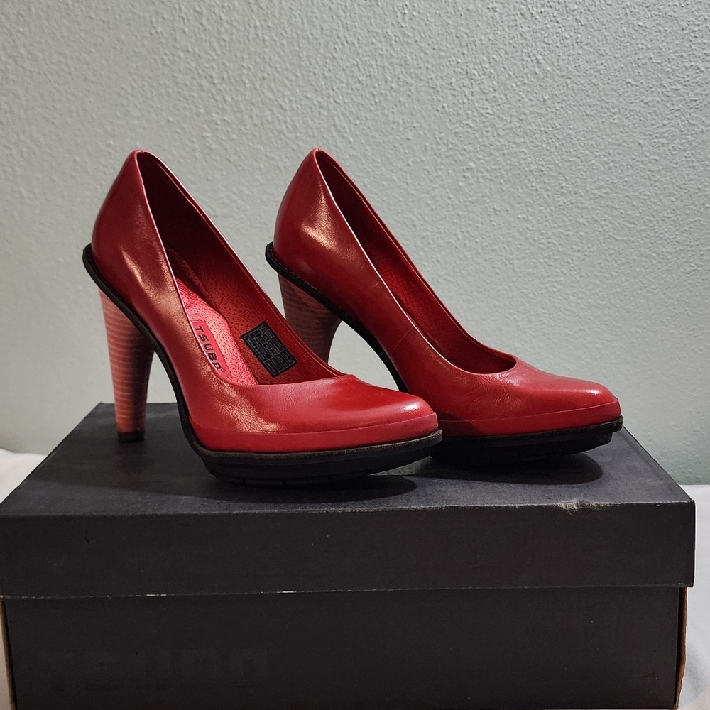 Tsubo Red Patent Leather Heels